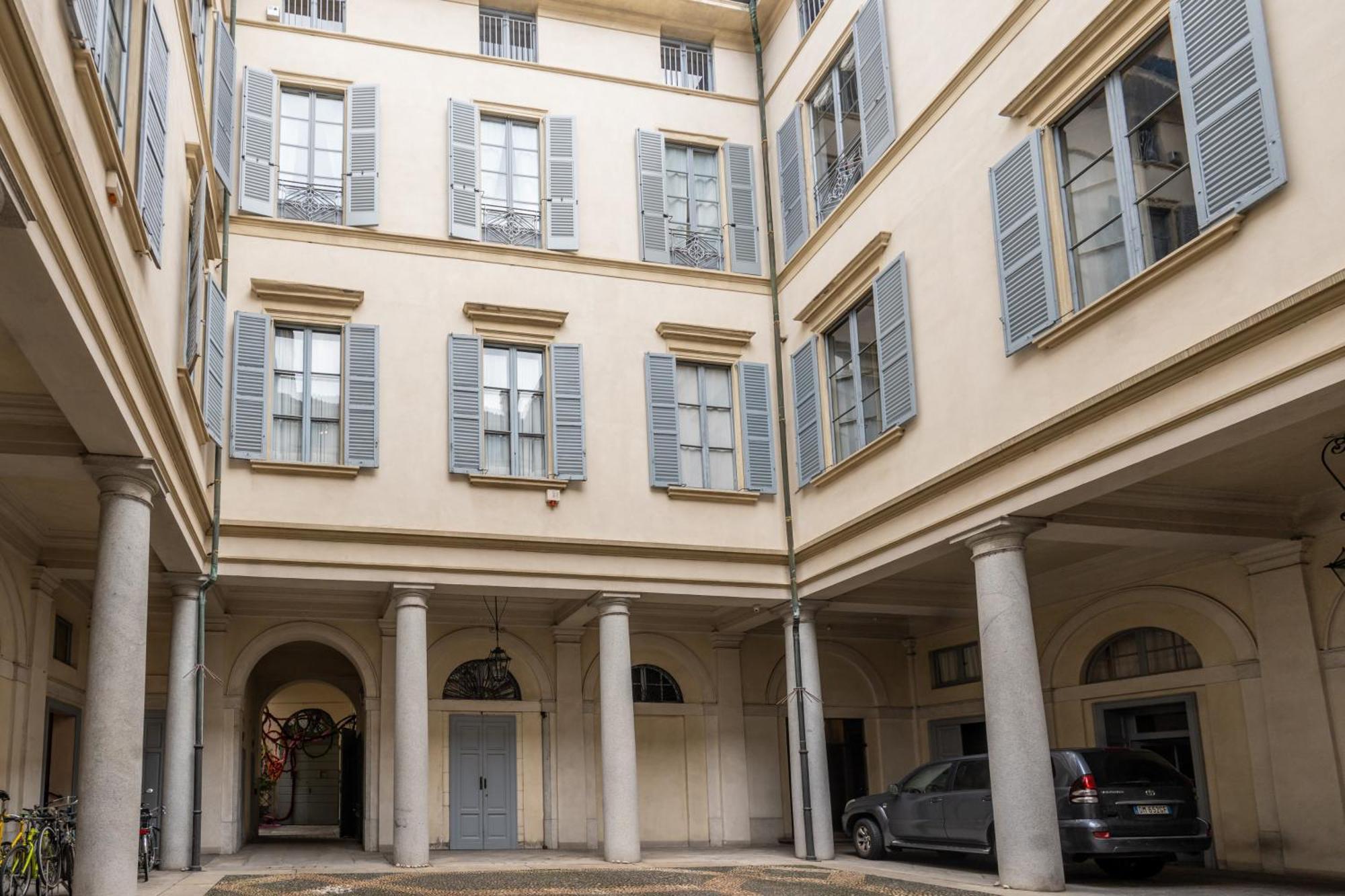 Nerino House, Elegante E Tranquillo Appartamento A 5 Minuti Dal Duomo Milan Bagian luar foto